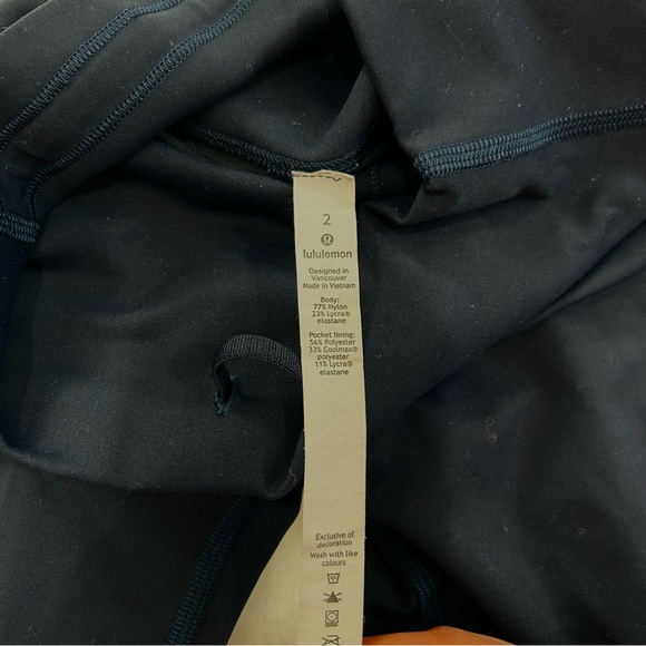 Lululemon True Navy Align Leggings 22” - Picture 4 of 4